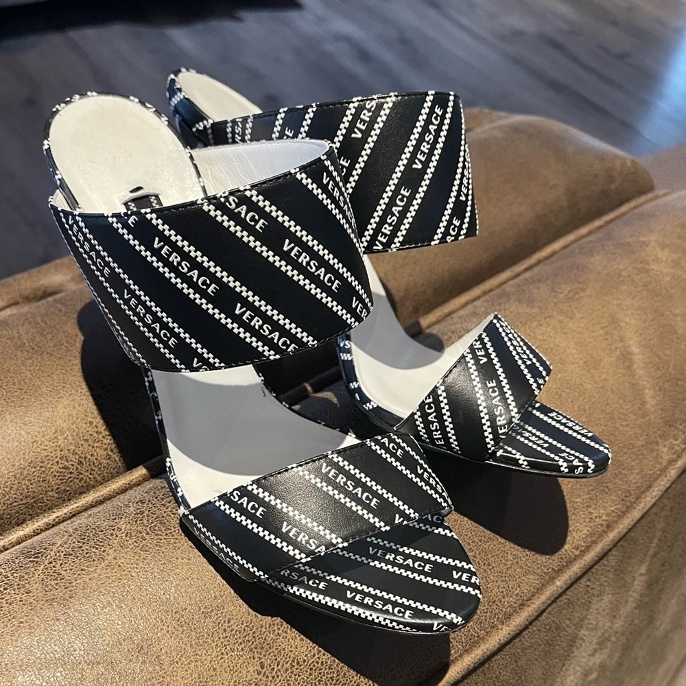 VERSACE Heels - Picture 2 of 12